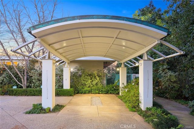 935 Hillcrest, Pasadena, CA 91106