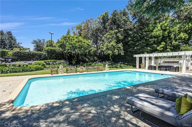 935 Hillcrest, Pasadena, CA 91106