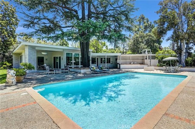 935 Hillcrest, Pasadena, CA 91106