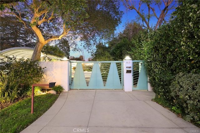 935 Hillcrest, Pasadena, CA 91106