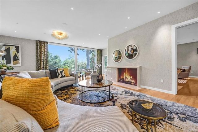 935 Hillcrest, Pasadena, CA 91106