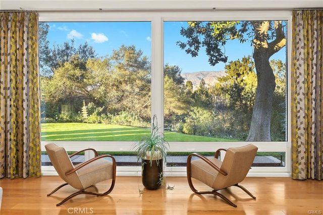 935 Hillcrest, Pasadena, CA 91106