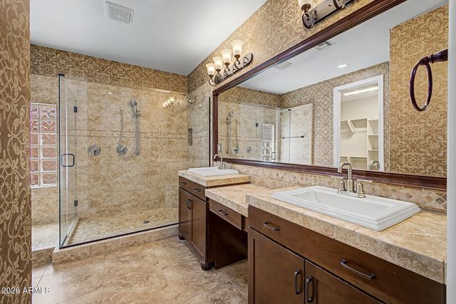 2559 E PENEDES Drive, Gilbert, AZ 85298