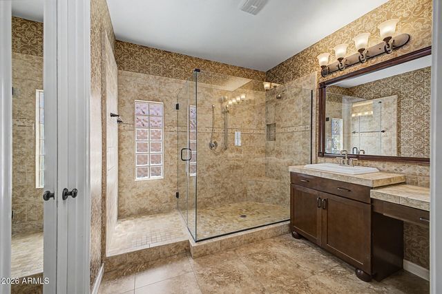 2559 E PENEDES Drive, Gilbert, AZ 85298