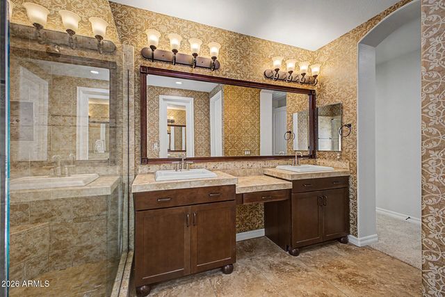 2559 E PENEDES Drive, Gilbert, AZ 85298