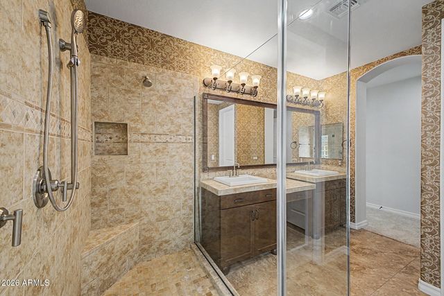 2559 E PENEDES Drive, Gilbert, AZ 85298