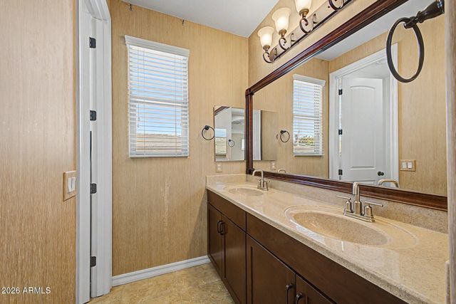 2559 E PENEDES Drive, Gilbert, AZ 85298