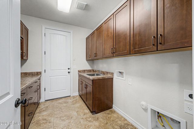 2559 E PENEDES Drive, Gilbert, AZ 85298