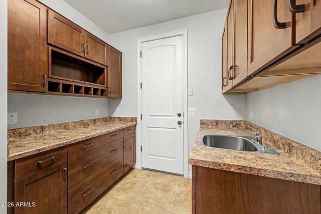 2559 E PENEDES Drive, Gilbert, AZ 85298