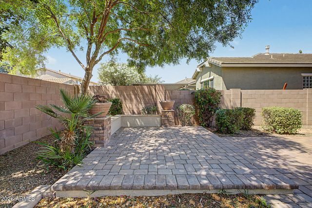 2559 E PENEDES Drive, Gilbert, AZ 85298
