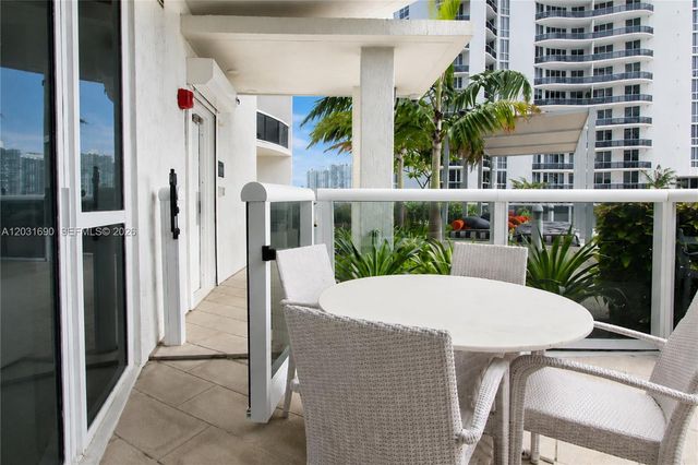 15811 Collins Ave 403, Sunny Isles Beach, FL 33160