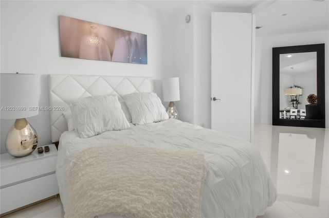 15811 Collins Ave 403, Sunny Isles Beach, FL 33160