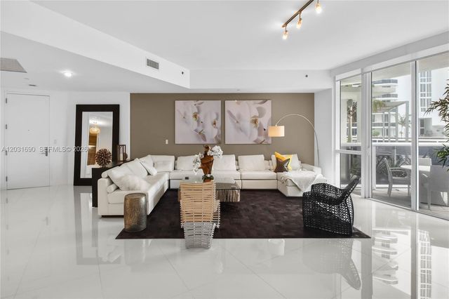 15811 Collins Ave 403, Sunny Isles Beach, FL 33160