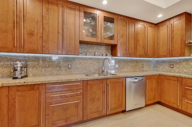 650 Valencia Avenue 302, Coral Gables, FL 33134