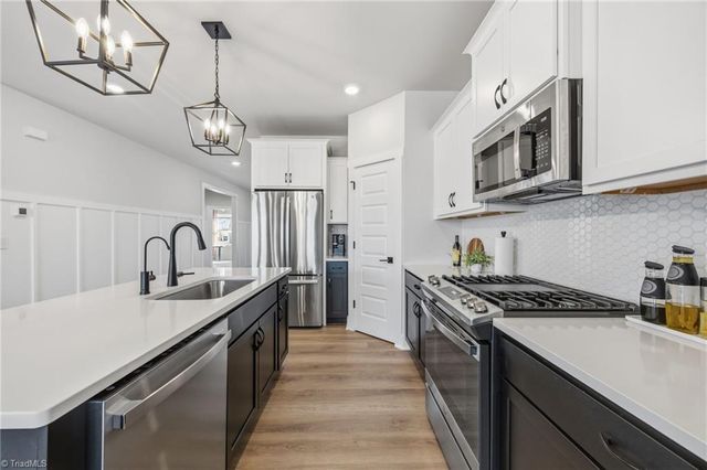 9132 Stoney River Lane, Kernersville, NC 27284