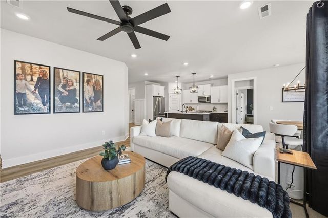 9132 Stoney River Lane, Kernersville, NC 27284