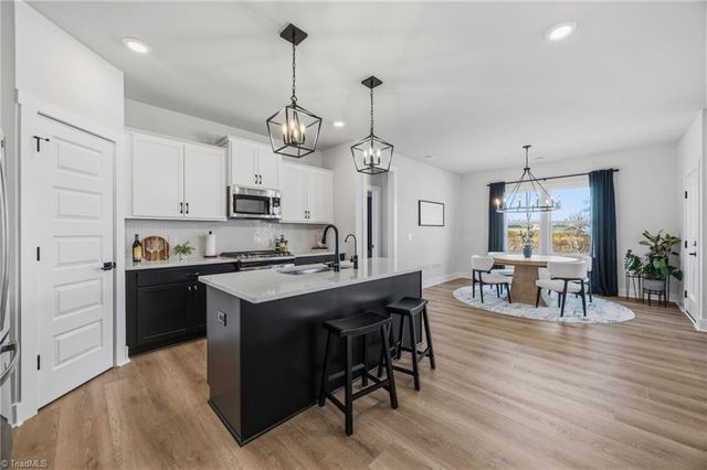 9132 Stoney River Lane, Kernersville, NC 27284