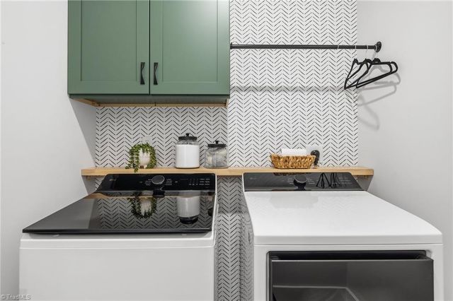 9132 Stoney River Lane, Kernersville, NC 27284