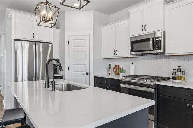 9132 Stoney River Lane, Kernersville, NC 27284