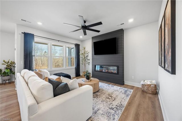 9132 Stoney River Lane, Kernersville, NC 27284