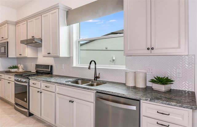 1947 SPRING SHOWER CIRCLE, Kissimmee, FL 34744