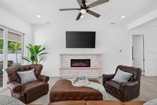 2430 FLOYD STREET, Sarasota, FL 34239