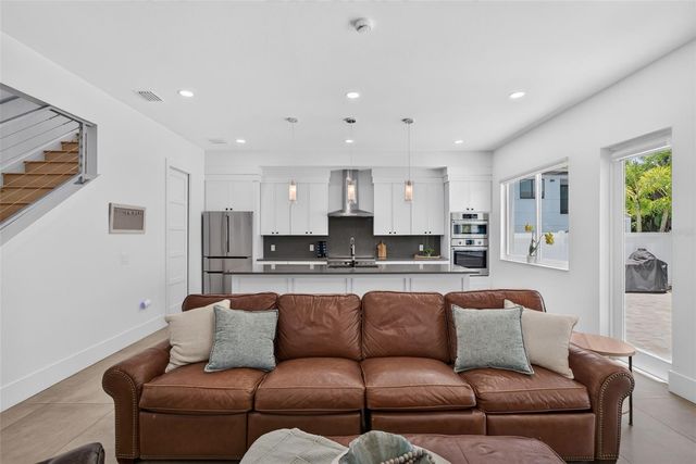 2430 FLOYD STREET, Sarasota, FL 34239
