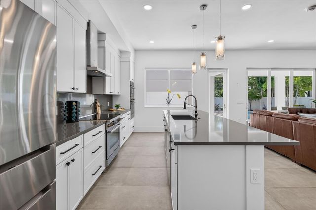 2430 FLOYD STREET, Sarasota, FL 34239