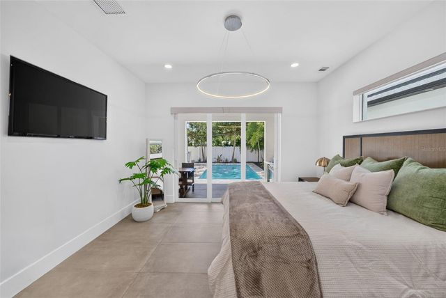 2430 FLOYD STREET, Sarasota, FL 34239