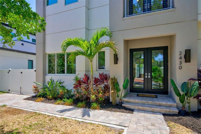 2430 FLOYD STREET, Sarasota, FL 34239