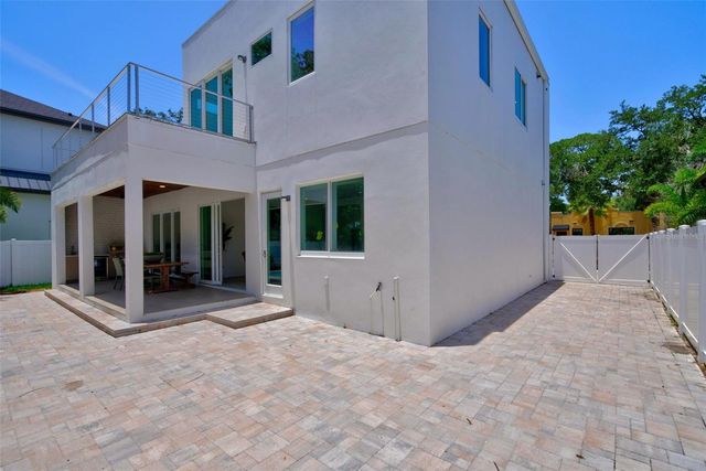 2430 FLOYD STREET, Sarasota, FL 34239