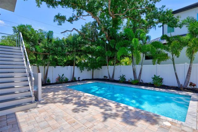 2430 FLOYD STREET, Sarasota, FL 34239