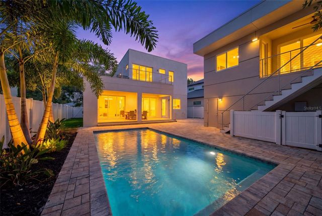 2430 FLOYD STREET, Sarasota, FL 34239