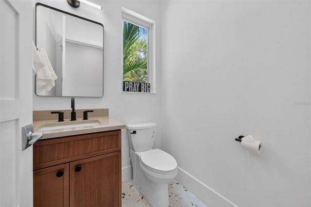 2430 FLOYD STREET, Sarasota, FL 34239