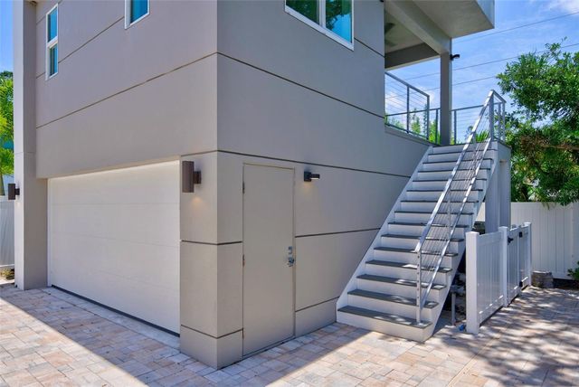 2430 FLOYD STREET, Sarasota, FL 34239
