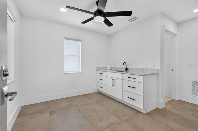 2430 FLOYD STREET, Sarasota, FL 34239