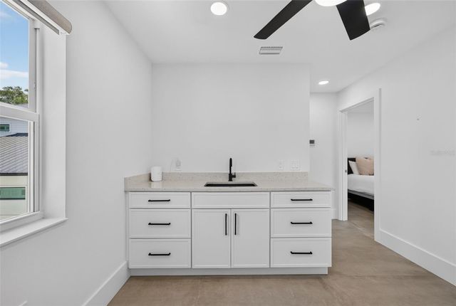 2430 FLOYD STREET, Sarasota, FL 34239