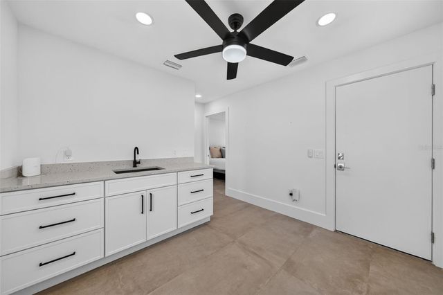 2430 FLOYD STREET, Sarasota, FL 34239
