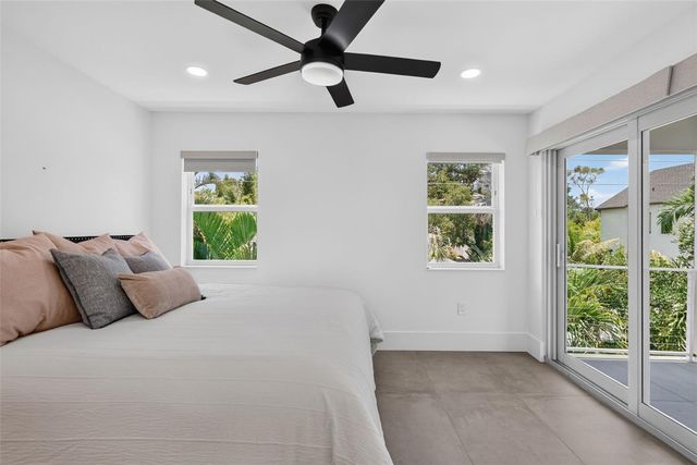 2430 FLOYD STREET, Sarasota, FL 34239