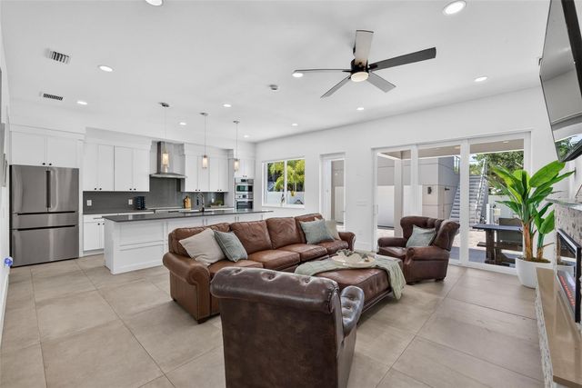 2430 FLOYD STREET, Sarasota, FL 34239