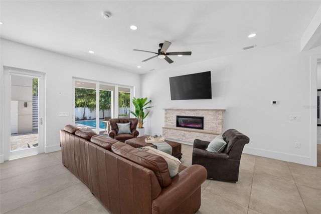 2430 FLOYD STREET, Sarasota, FL 34239