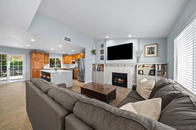 9693 Follett Drive, Santee, CA 92071