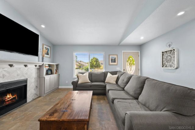9693 Follett Drive, Santee, CA 92071