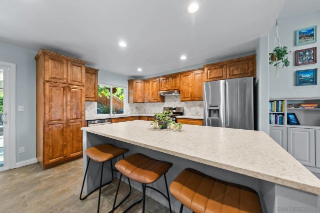 9693 Follett Drive, Santee, CA 92071
