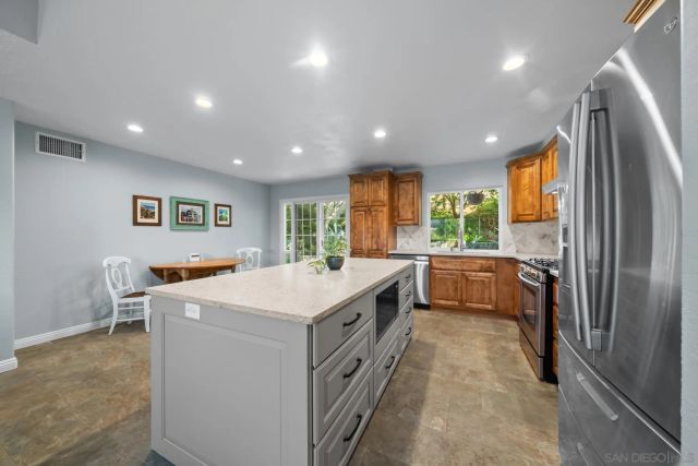9693 Follett Drive, Santee, CA 92071