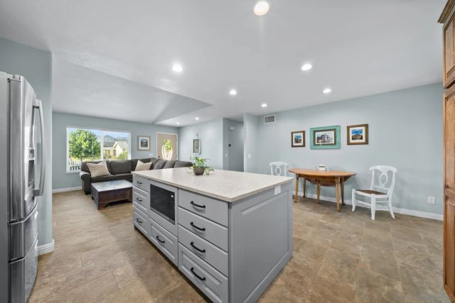 9693 Follett Drive, Santee, CA 92071