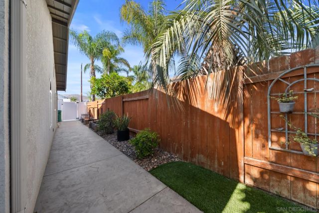 9693 Follett Drive, Santee, CA 92071
