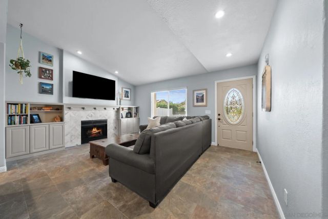 9693 Follett Drive, Santee, CA 92071