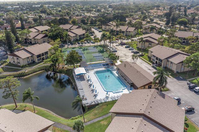 313 Pine Ridge Circle C-2, Greenacres, FL 33463
