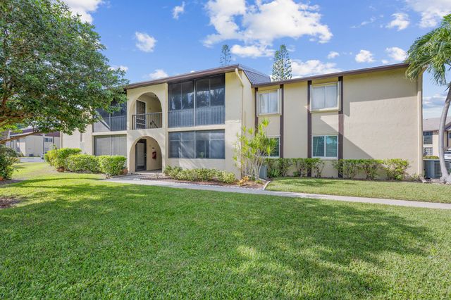 313 Pine Ridge Circle C-2, Greenacres, FL 33463